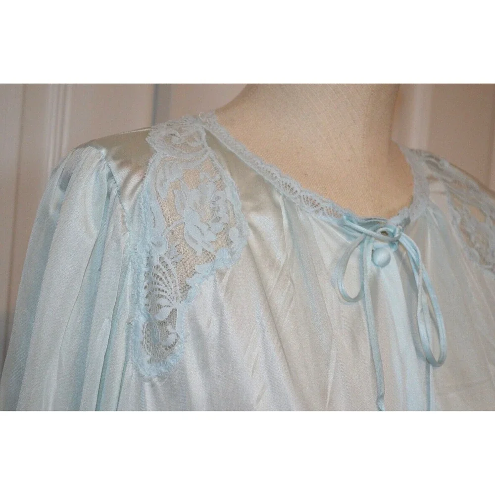 MISS ELAINE Blue Satin Nylon Lounge‎ Robe Womens Small Long Sleeve